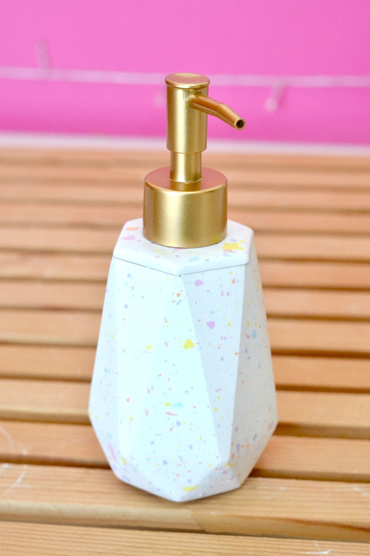 Bİ DOLU DÜKKAN Renkli Terrazzo Desenli El Yapımı Sabunluk | Mat Pompalı Terrazzo Sıvı Sabunluk | Banyo Organizeri