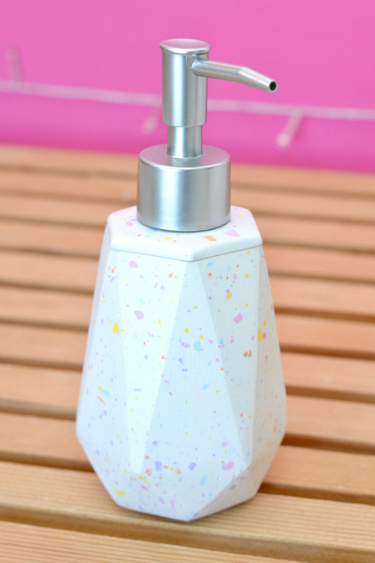 Bİ DOLU DÜKKAN Renkli Terrazzo Desenli El Yapımı Sabunluk | Mat Pompalı Terrazzo Sıvı Sabunluk | Banyo Organizeri
