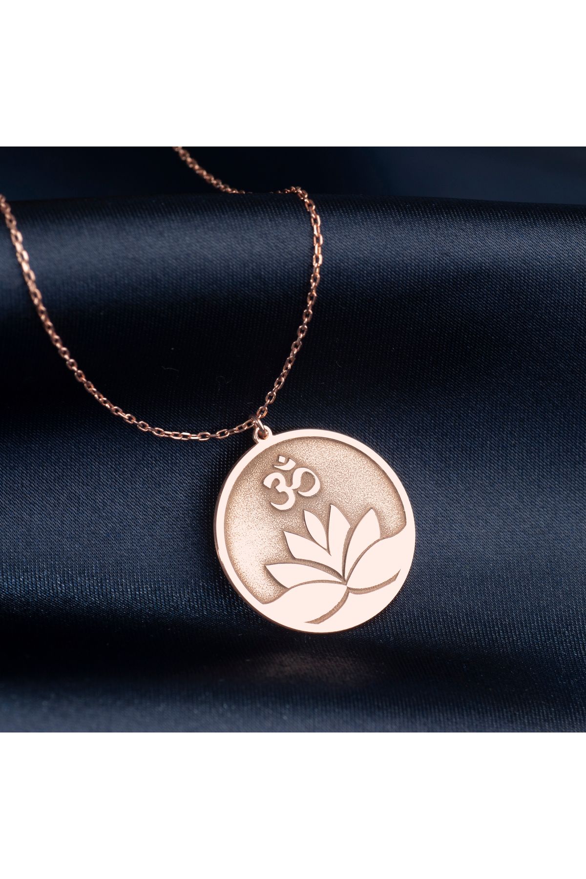 DIZY SILVER Lotus ve Om Sembolü Kolye • 925 Ayar Gümüş • Altın Kaplama • Spiritüel Takı • Meditasyon