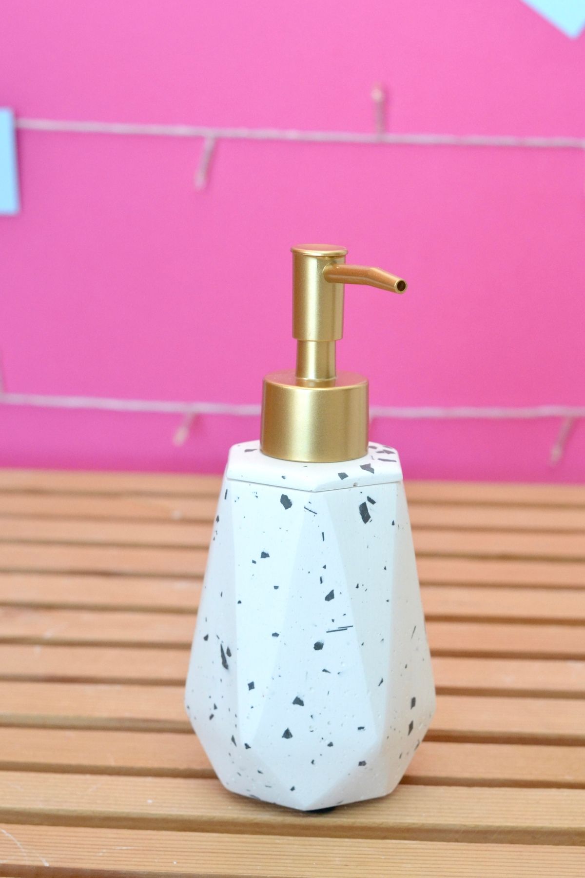 Bİ DOLU DÜKKAN Antrasit Terrazzo Desenli El Yapımı Sıvı Sabunluk | Mat Pompalı Terrazzo Sıvı Sabunluk