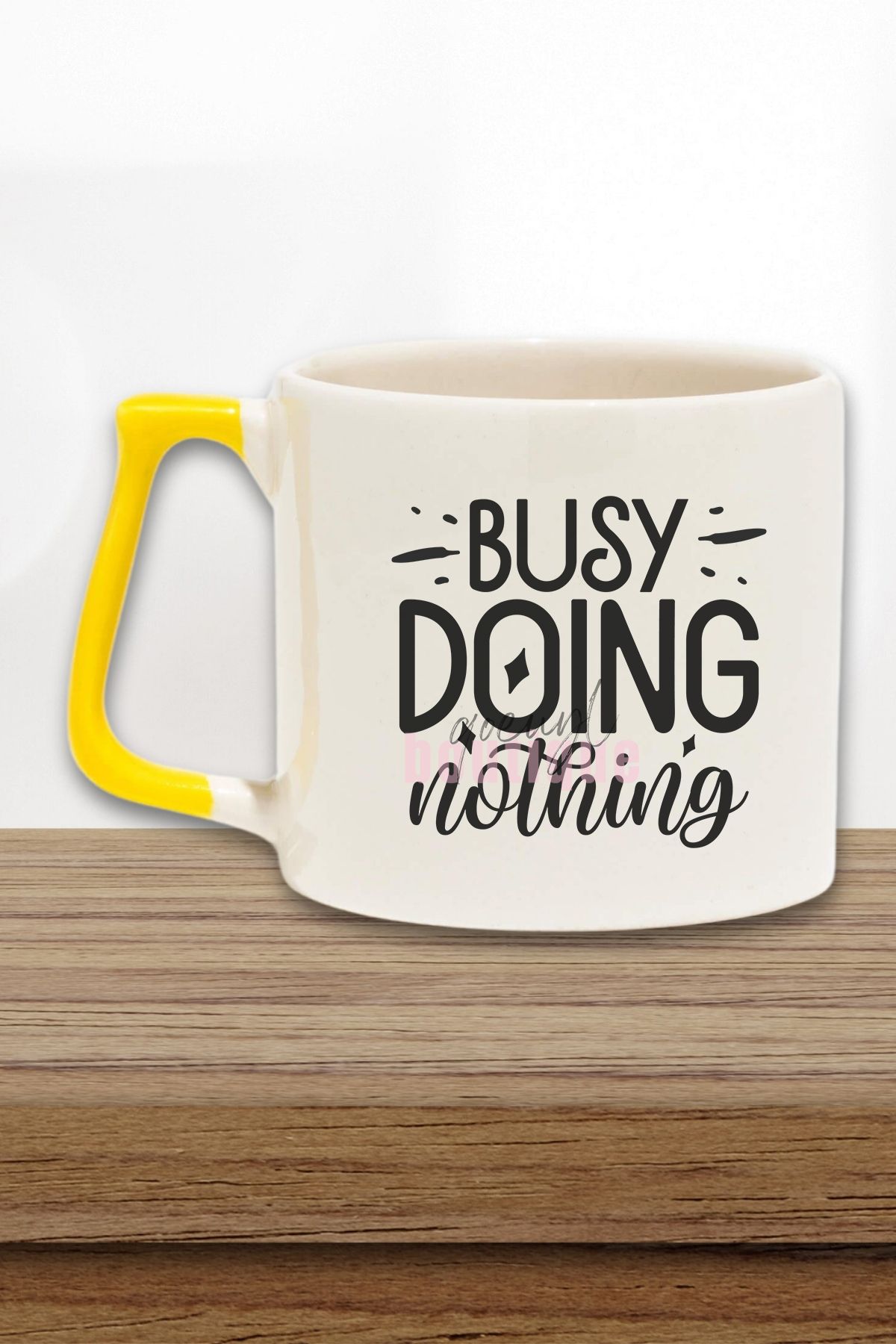 qoeuyl boutique Busy Doing Nothing Yazılı Komik Tembellik Esprisi Hediyelik Kulplu Kupa Bardak
