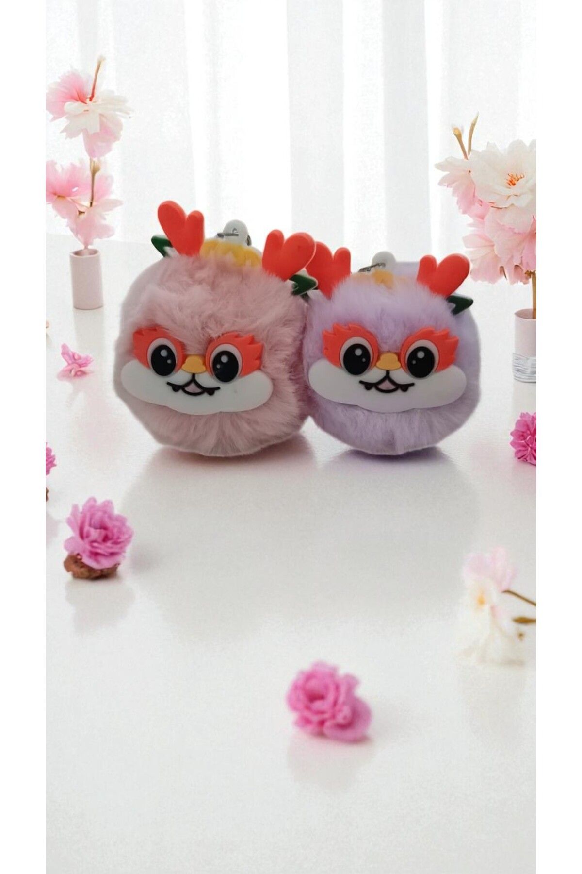 FAMEMUS ACCESSORY Sevimli Yüz Desenli Peluş Anahtarlık – Yumuşacık ve Eğlenceli Aksesuar (1 adet)