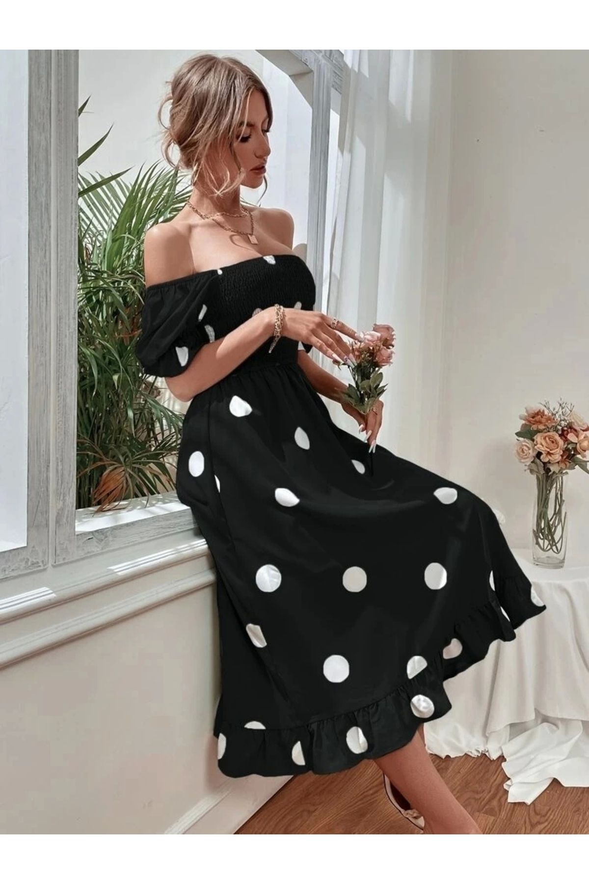 Butik Kadın Kısa Kollu Kollar Ve Etek Ucu Volanlı üst Gipeli Puantiyeli Krep Elbise