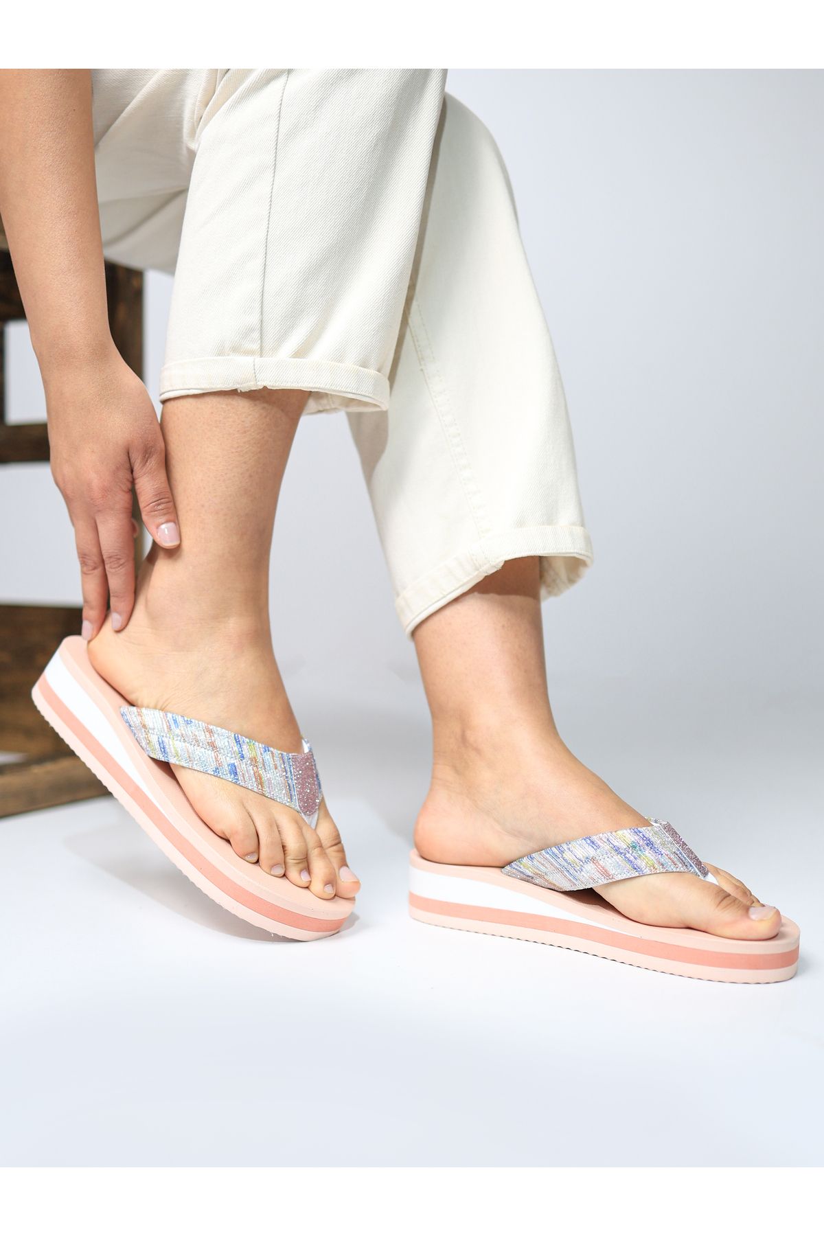 HANOX Daisy Dolgu Topuk Kadın Parmak Arası Plaj Terlik Flip Flops (4.5) Cm