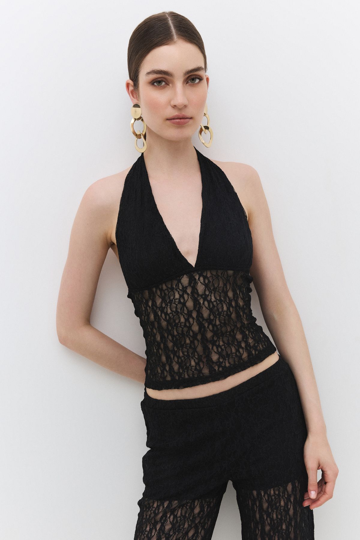 No Matter What Dantelli Halter Yaka Bağlamalı Crop Bluz