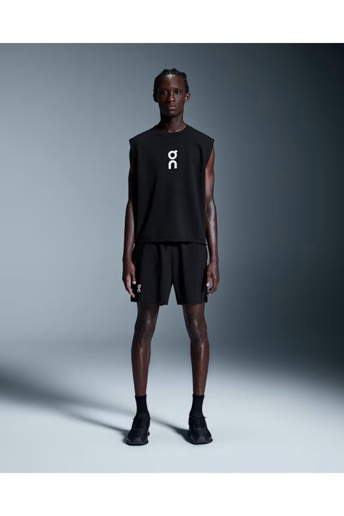 ON Club Crew Crop, Kısa & Kolsuz Kadın Tişört, Yumuşak Kumaş, Atletik Stil