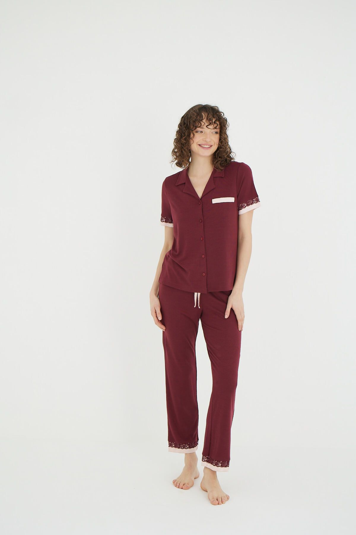 İPEKTENİM Saten ve Dantel Detaylı Kısa Kollu Düğmeli Pijama Takımı