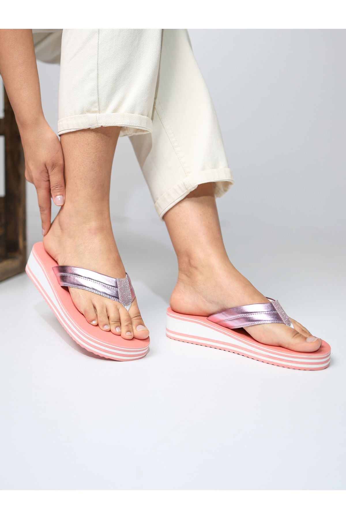 HANOX Viola Dolgu Topuk Kadın Parmak Arası Plaj Terlik Flip Flops (4.5) Cm