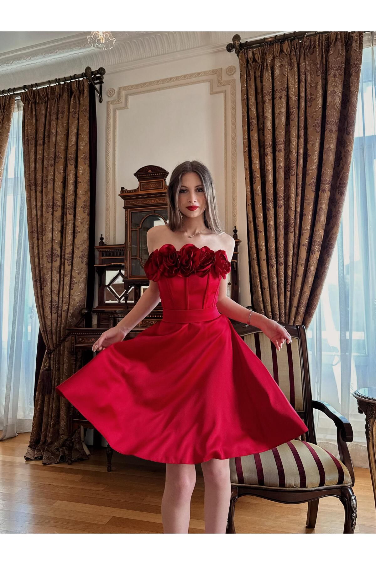 OYKUWEAR Hankel Korseli Gül Detay Kemerli Kırmızı Kısa Abiye