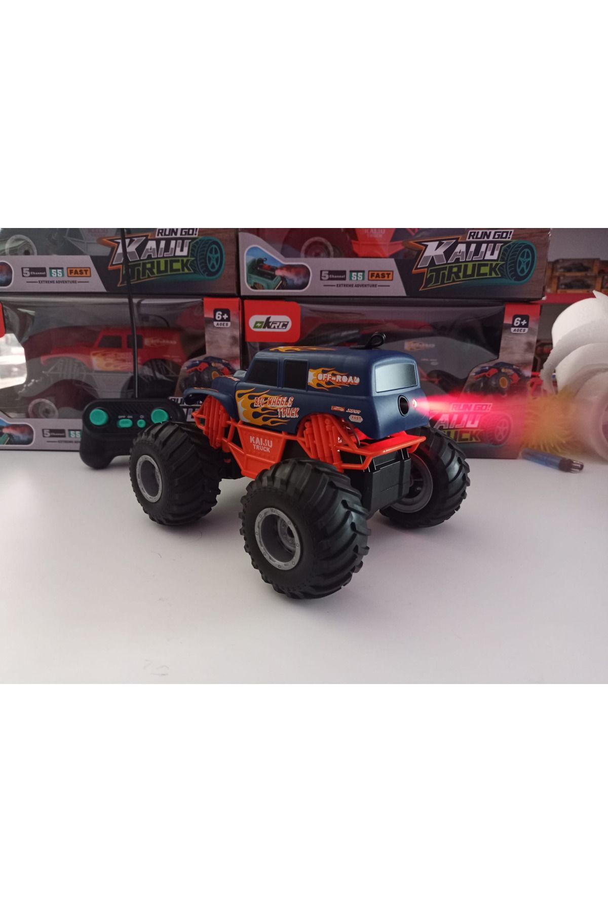 Boratila Toys 1/16 Şarjlı Uzaktan Kumandalı Full Fonksiyon Farları Yanan Duman Atan Canavar Kamyon MAVİ