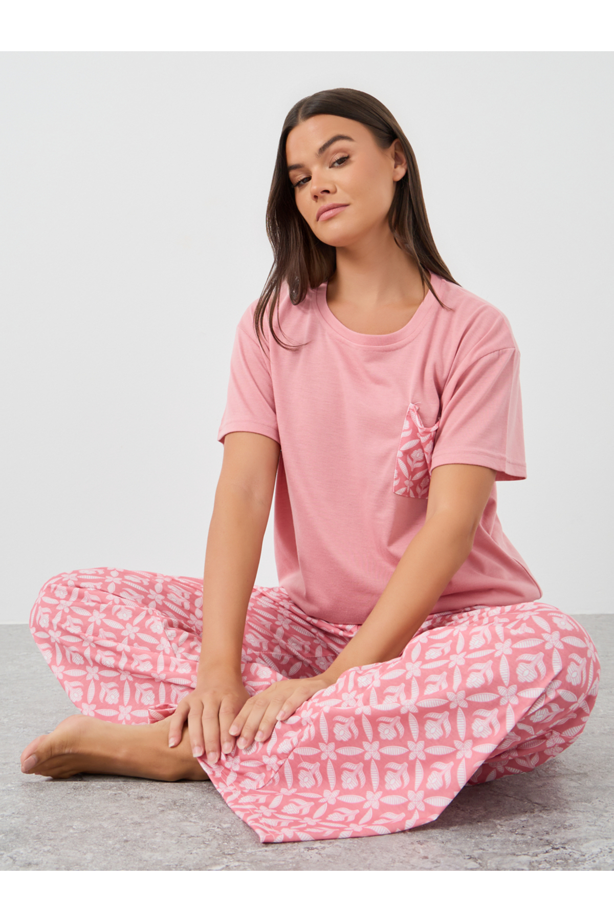 Styli Printed Pocket Round Neck T-Shirt and Pyjama Set
