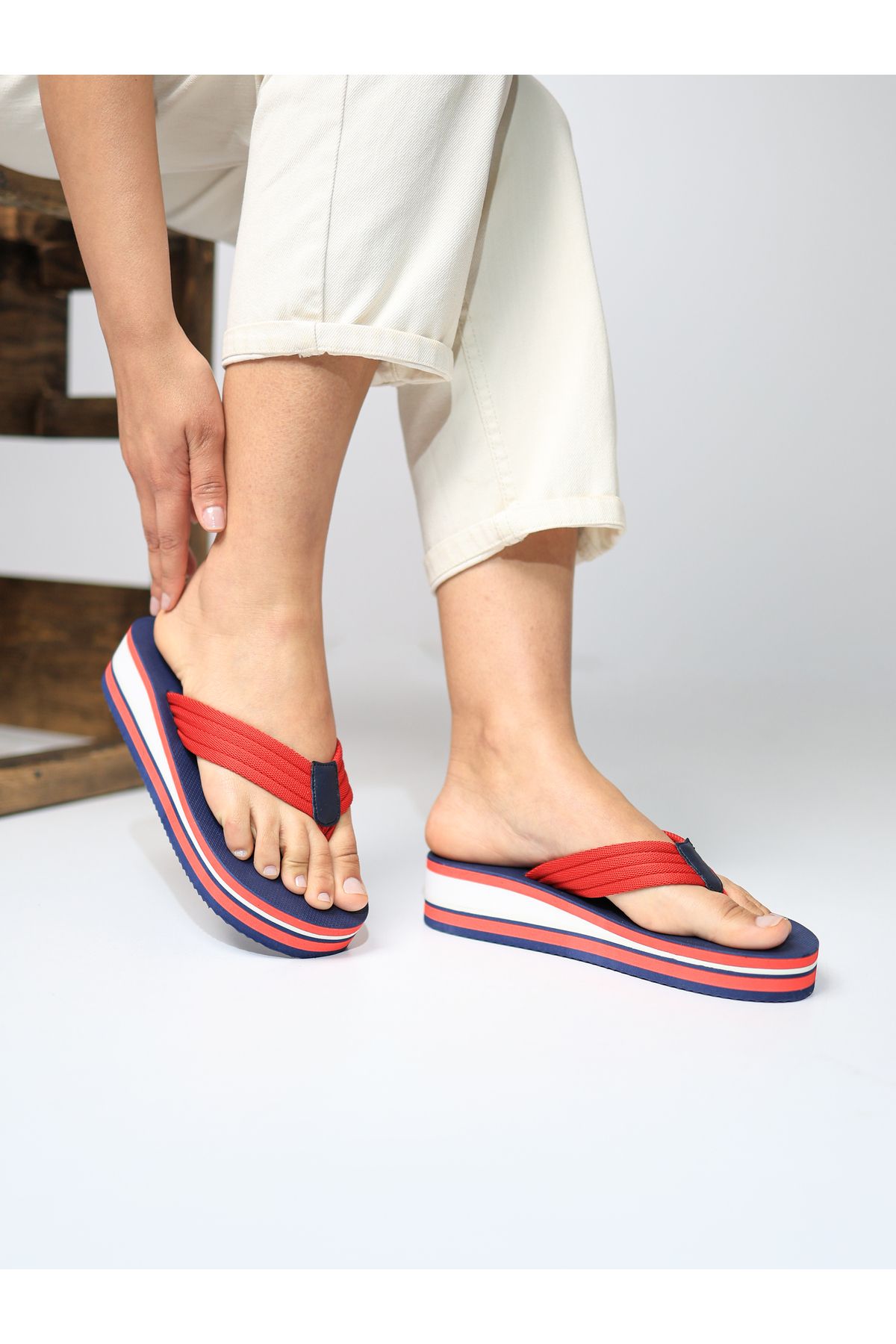 HANOX Poppy Dokuma Dolgu Topuk Kadın Parmak Arası Plaj Terlik Flip Flops (4.5) Cm