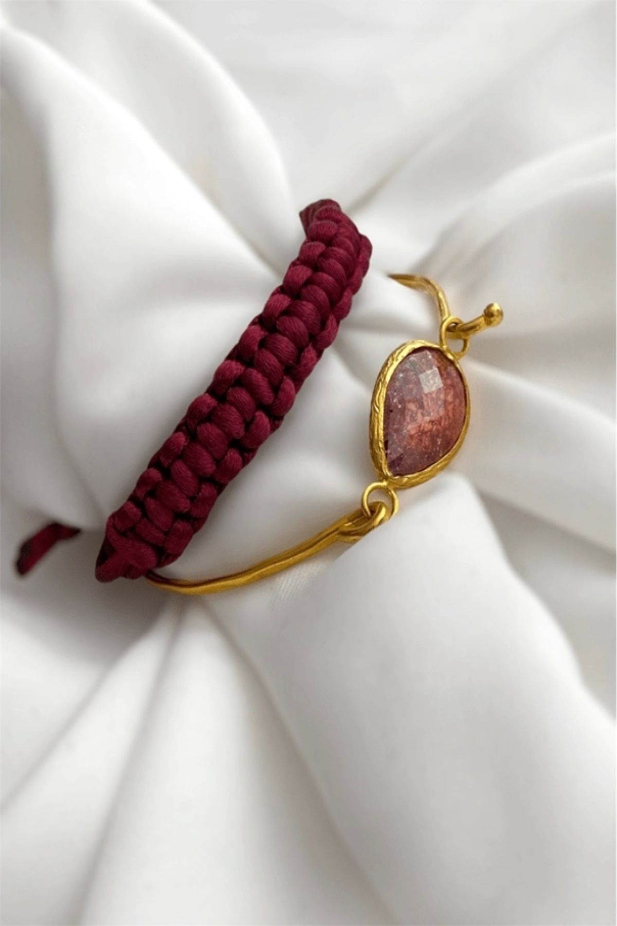 Night Pearl Bordo Taş Detaylı Prinç Üzeri Gold Kaplama& Makrome Örgü Bileklik Kombin