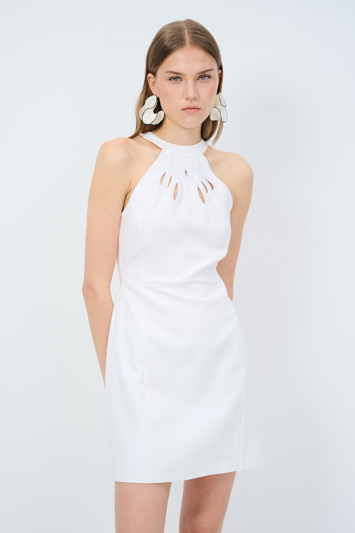 adL  Nakış Detaylı Boyundan Bağlamalı Mini Elbise - Görsel 4