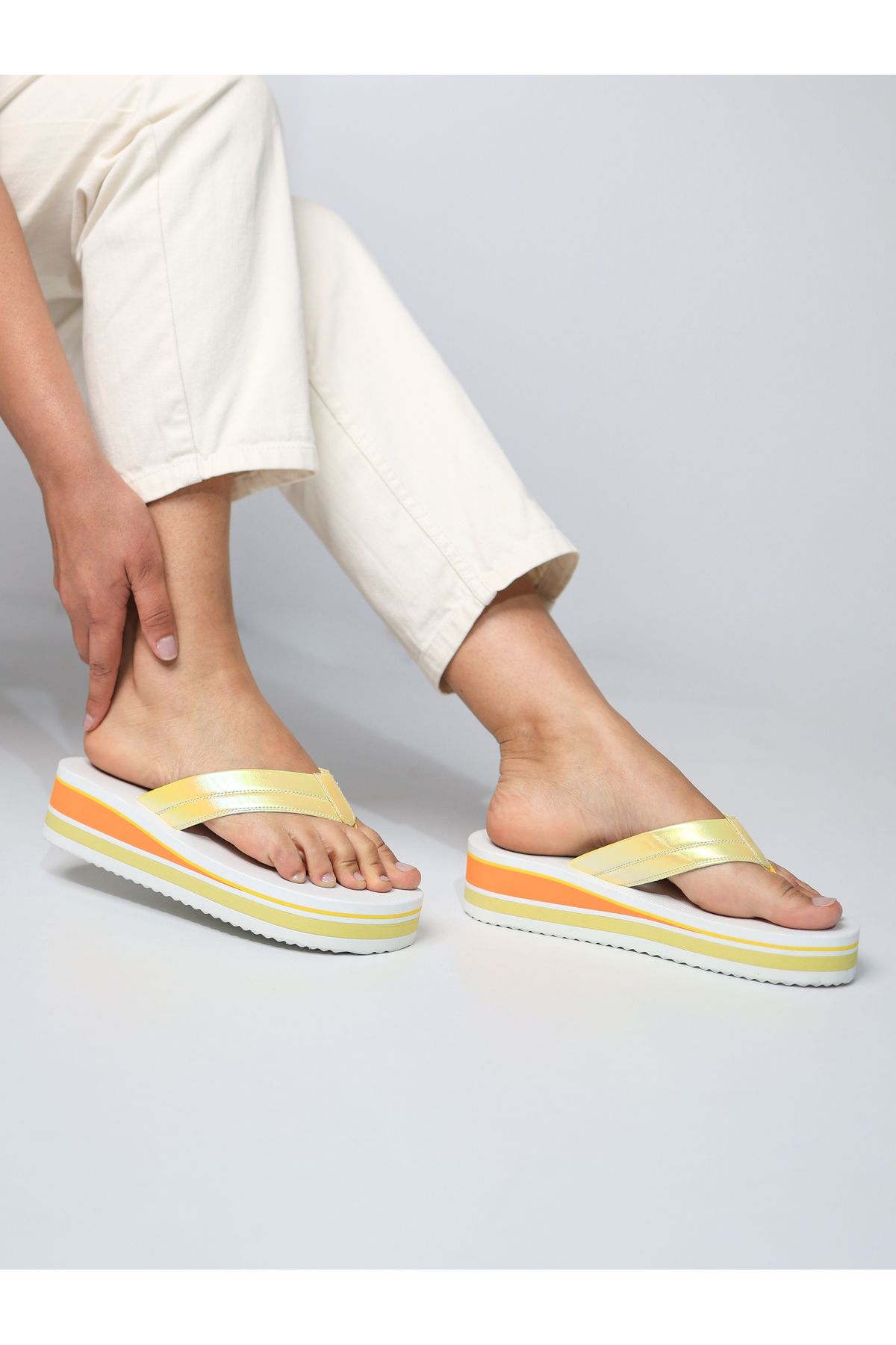 HANOX Neo Sarı Dolgu Topuk Kadın Parmak Arası Plaj Terlik Flip Flops (4.0) Cm