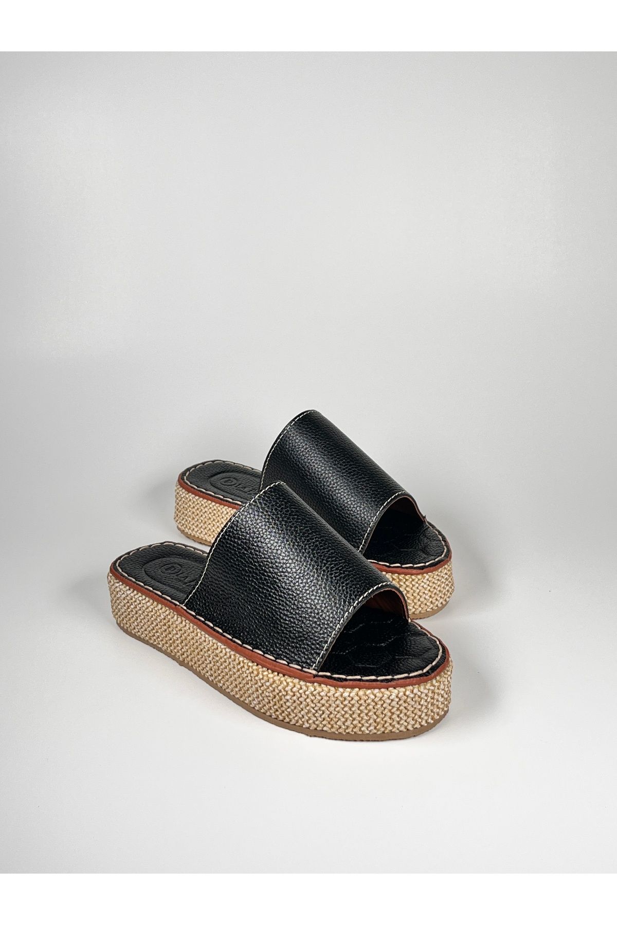 futsi shoes Hasır Taban Detaylı Hakiki Deri Kadın Terlik