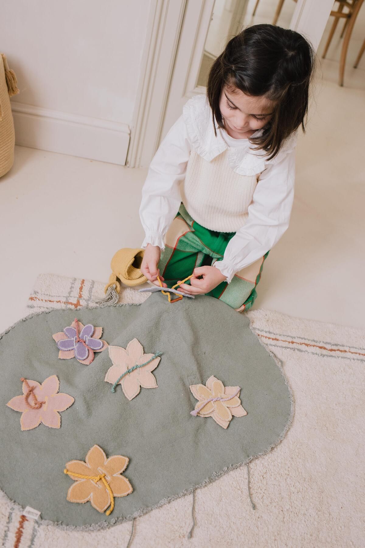 Lorena Canals Green toy set, Flower Garden