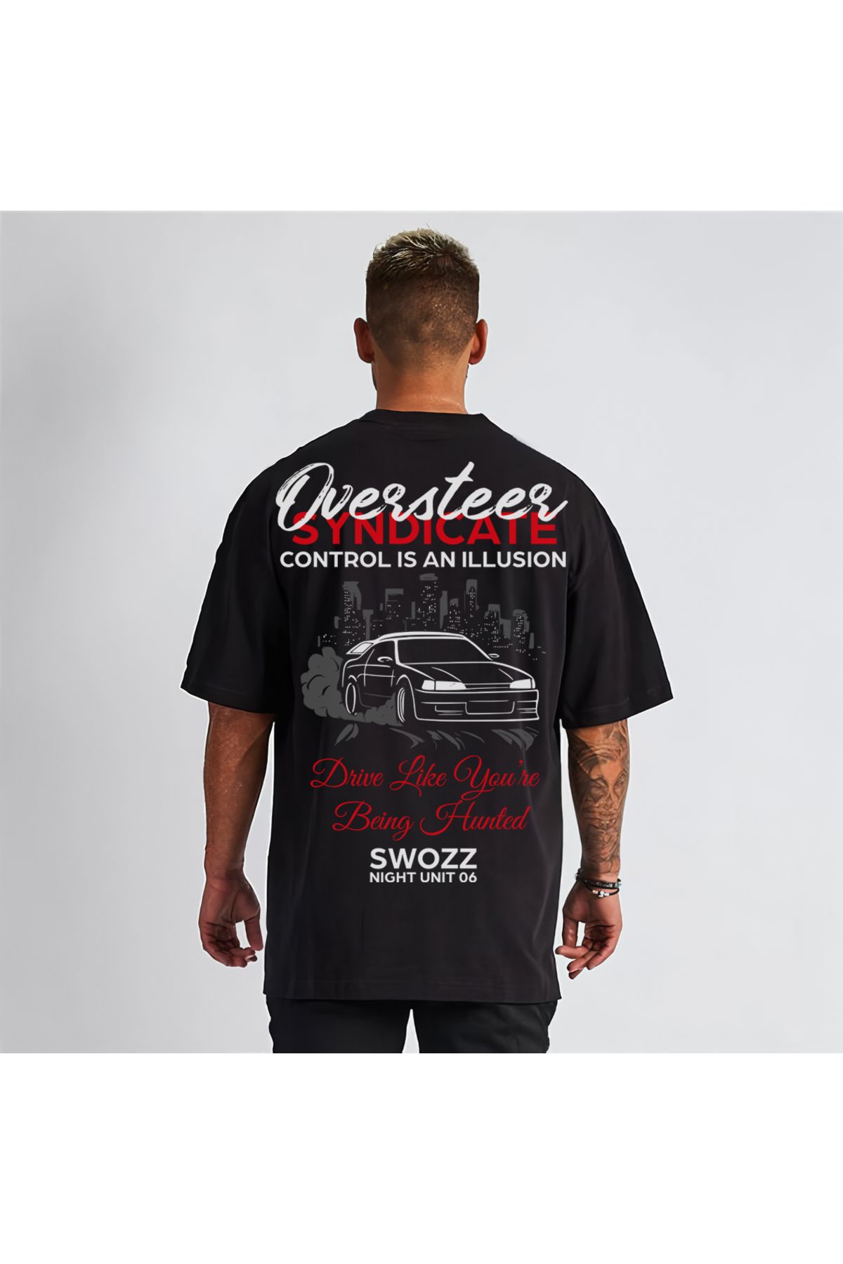 swOzz Siyah Regular Fit Erkek Tişört – Oversteer Syndicate Tasarımı | Swozz Gece Yarışı Koleksiyonu