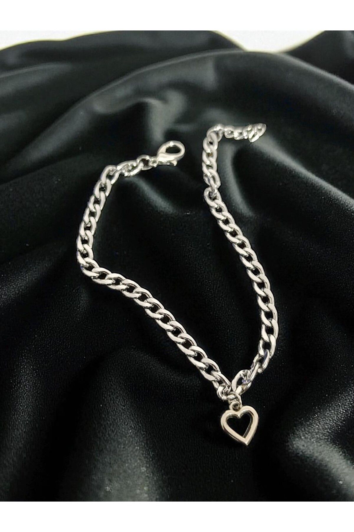BeyzHal Gümüş Renk Kalp Charm Zincir Bileklik – Trend Takı