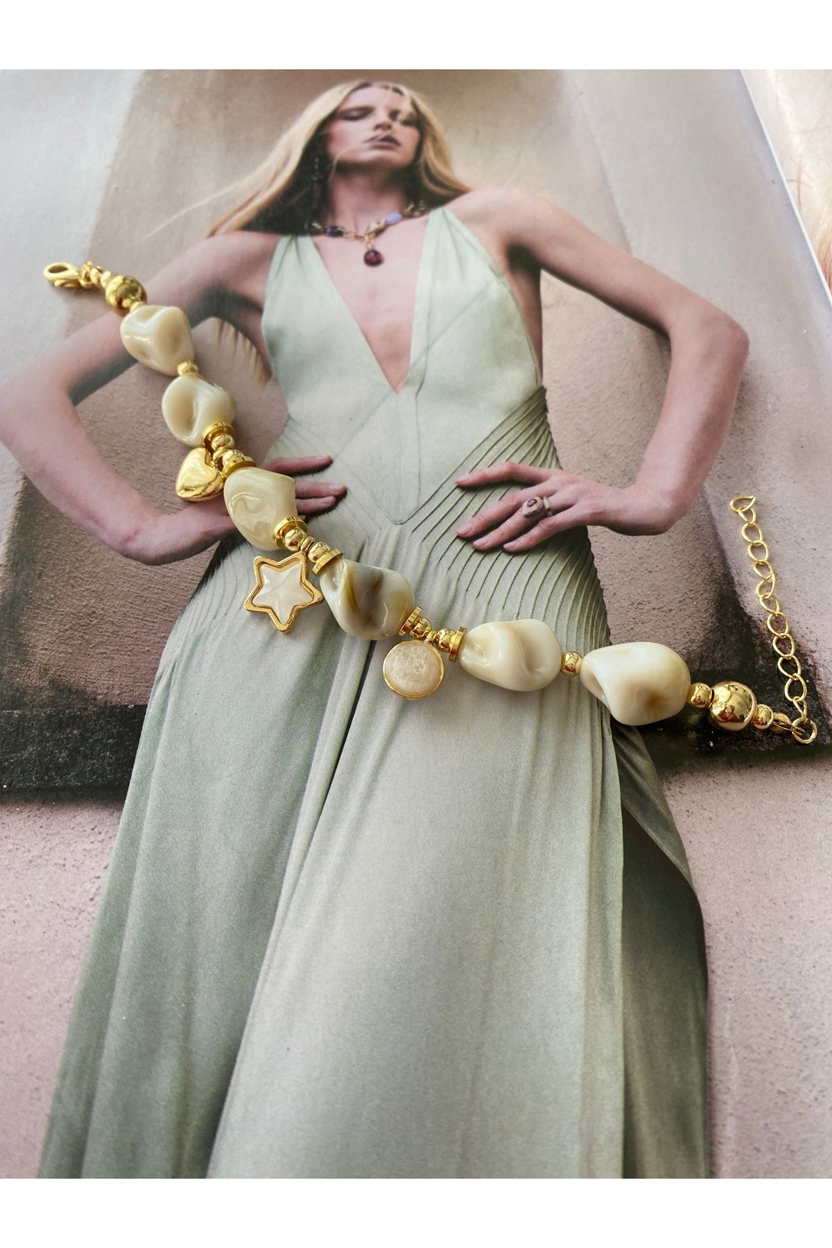 Pinery Jewels Krem İri Taşlı Yazlık Kadın Bileklik – Modern ve Şık Tasarım