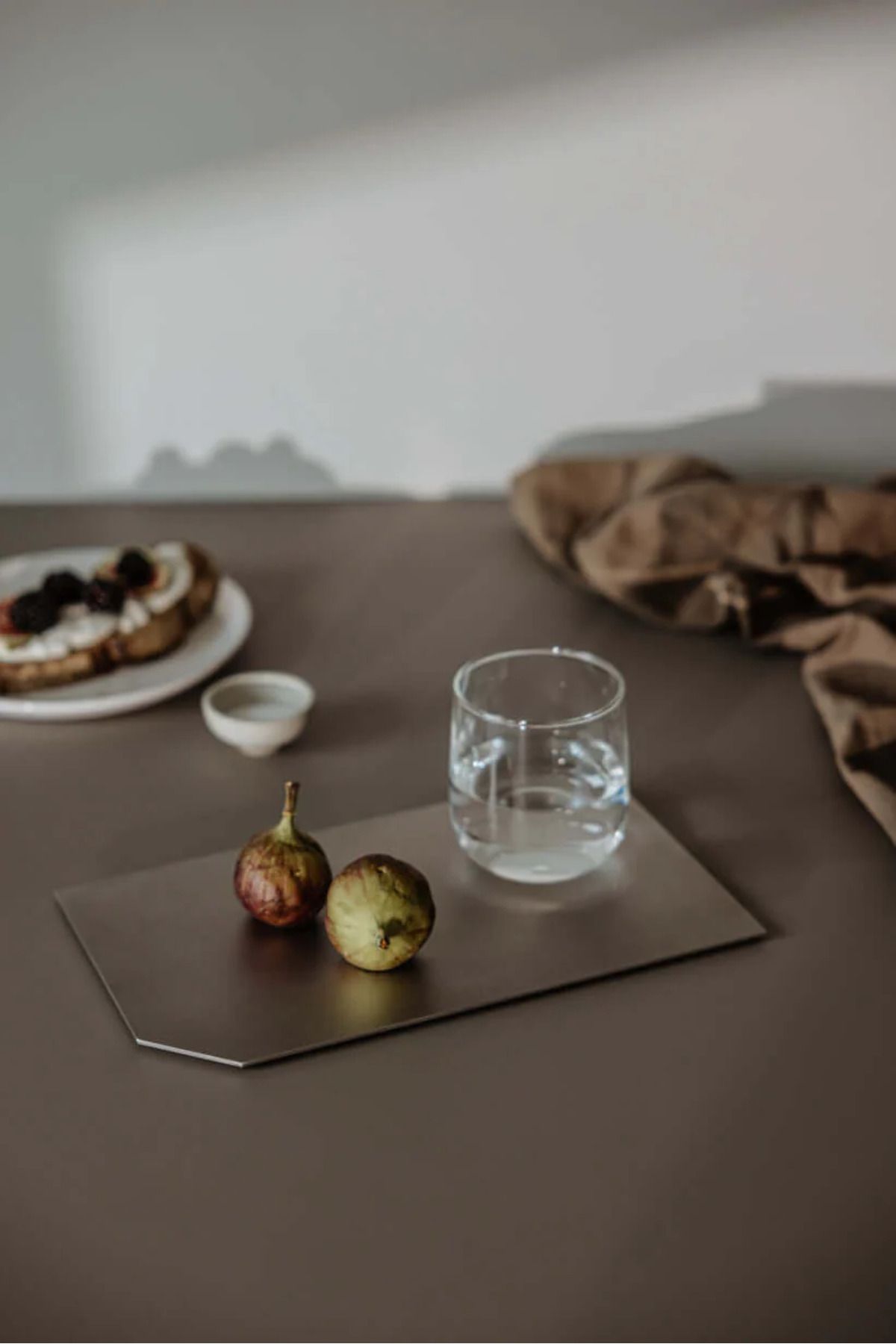 Maye Haus RAW T Dekoratif Tepsi, İskandinav Tepsi, Modern Tepsi, Metal Tepsi