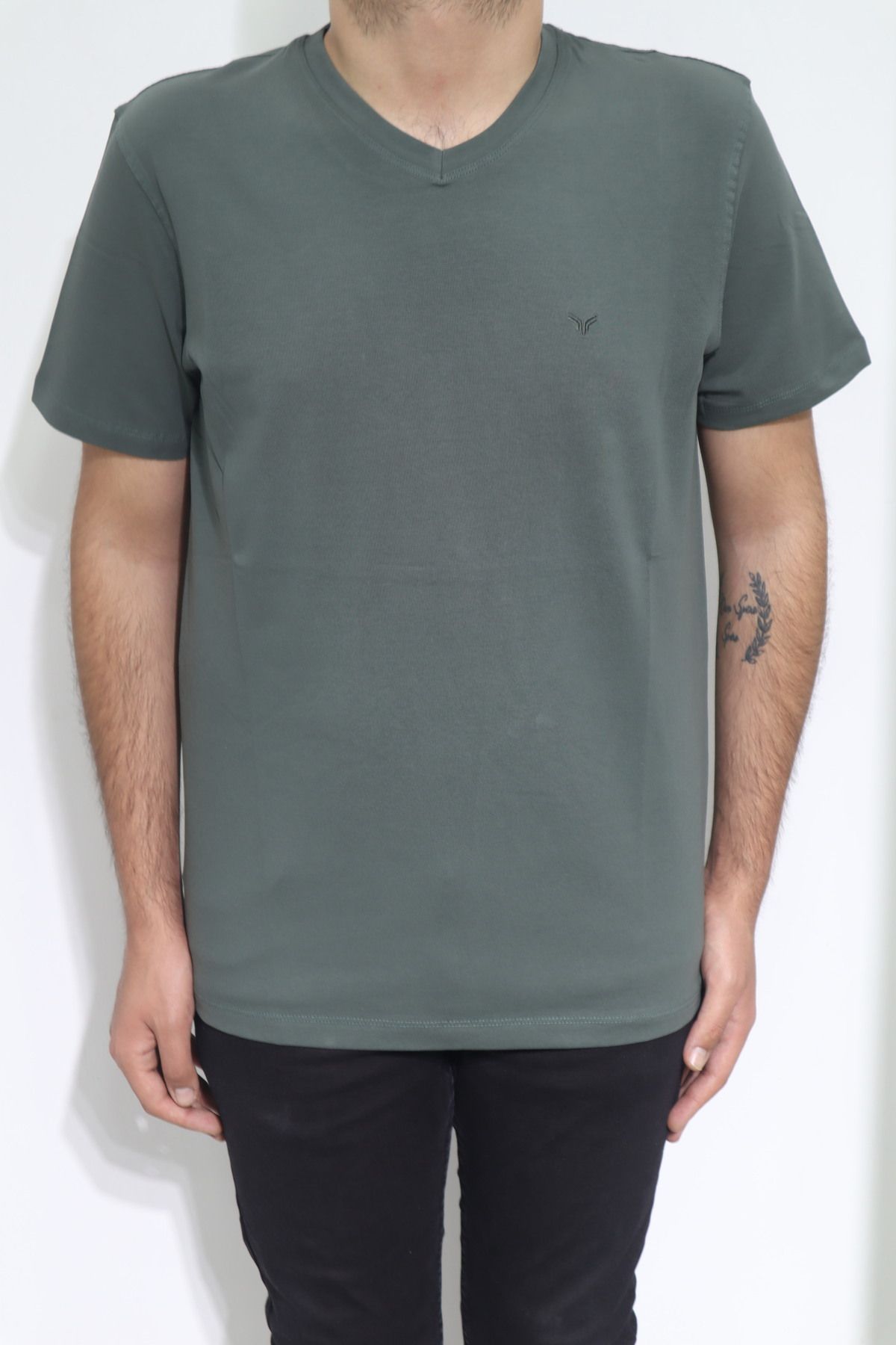 Özhürmet Triko DMC TEKSTİL Erkek Haki Yeşil Düz Spor Kesim Rahat Kalıp V Yaka T-Shirt