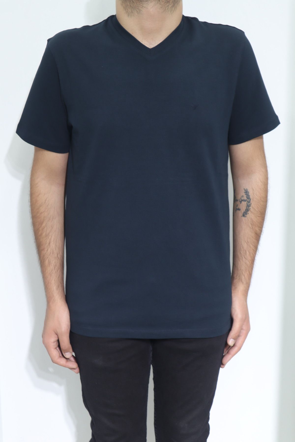 Özhürmet Triko DMC TEKSTİL Erkek Lacivert Düz Spor Kesim Rahat Kalıp V Yaka T-Shirt
