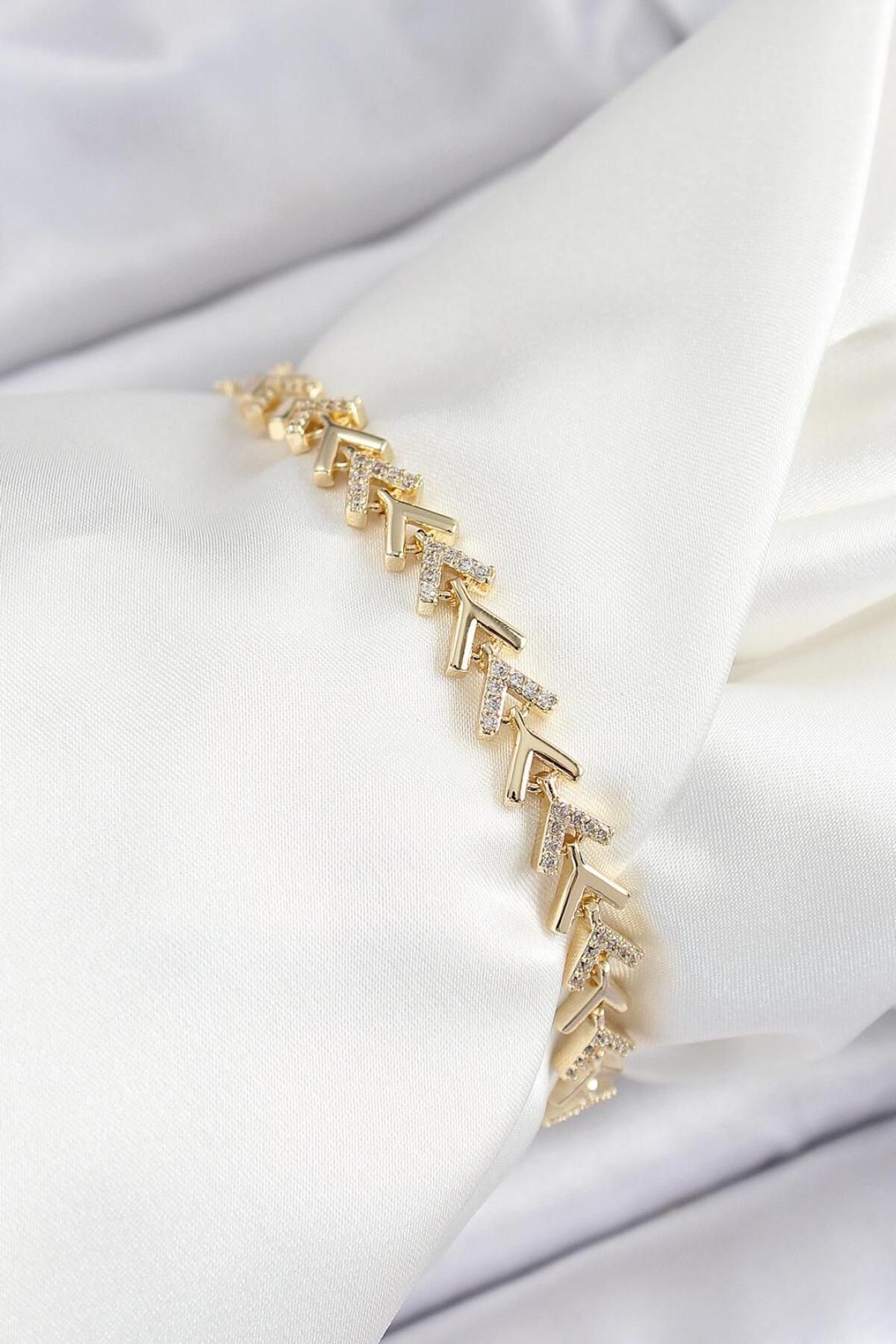 REBORN DESIGN Pirinç Sıralı Ok Model Zirkon Taşlı Gold Renk VIP Seri Kadın Bileklik