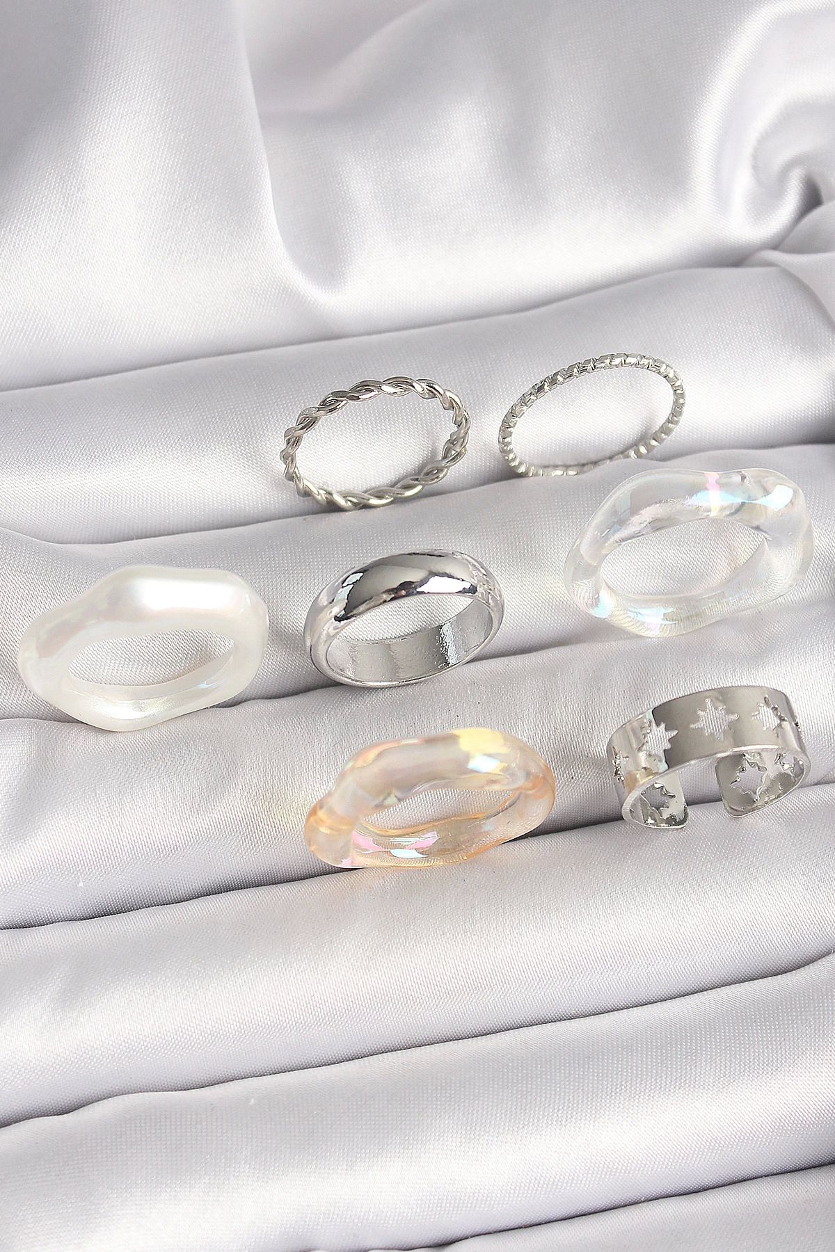 Vita Premio BFS Pirinç Gümüş Renk Beyaz Akrilik Plastik Model Kutup Yıldız İşleme Detaylı Kadın Yüzük Kombini