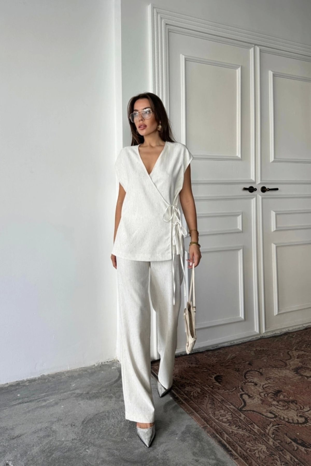 Butik KETEN PULLU KRUVAZE BAĞLAMALI BLUZ - PANTOLON TAKIM - Ham