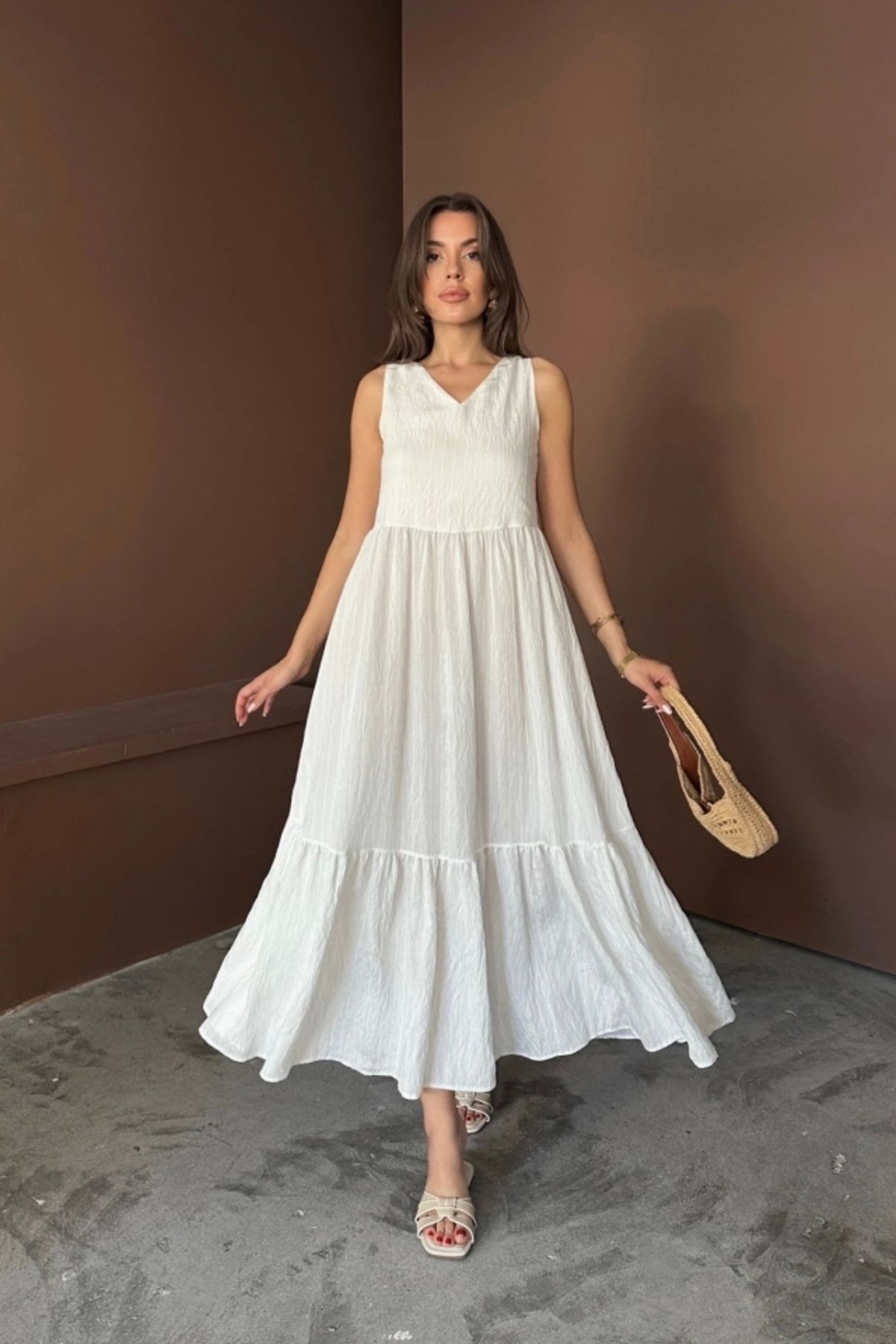 Butik ETEKUCU FIRFIRLI SIRTI BAĞLAMA DETAYLI SALAŞ ELBİSE - Beyaz