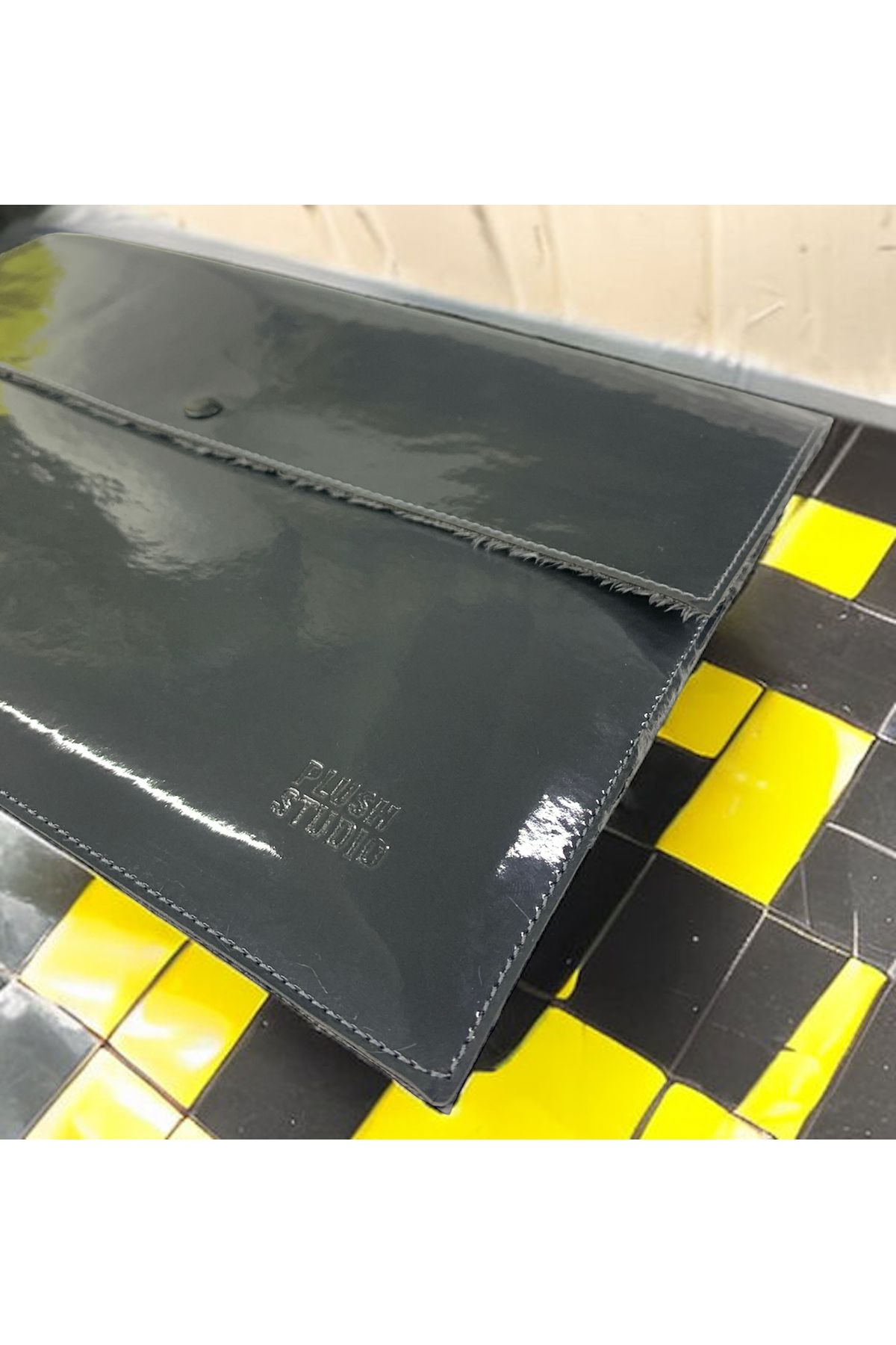 PLUSH STUDIO ISTANBUL Yeşil Peluş Astarlı Evrak ve Laptop Çantası – 36x26 cm