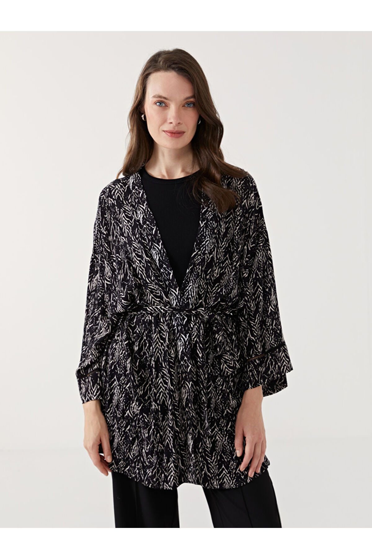 LC Waikiki LCW Şal Yaka Desenli Uzun Kollu Oversize Kadın Kimono