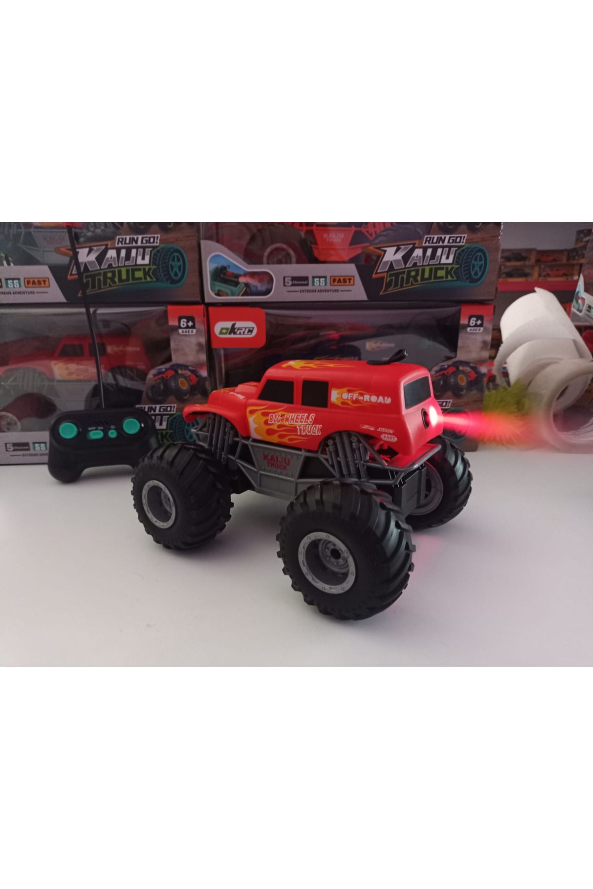 Boratila Toys 1/16 Şarjlı Uzaktan Kumandalı Full Fonksiyon Farları Yanan Duman Atan Canavar Kamyon KIRMIZI