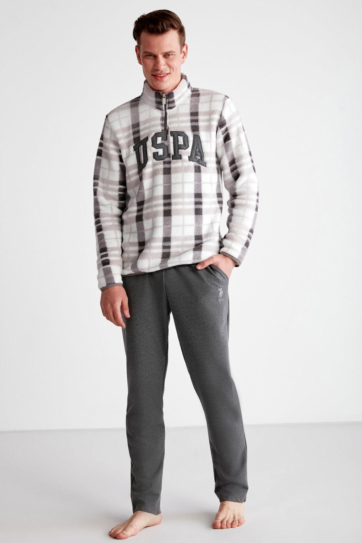U.S. Polo Assn. Üst %100 Polar Boğazlı Yarım Fermuarlı, Alt Pamuklu Alt Cepli ve Düz Renk Kışlık Erkek Pijama Takım