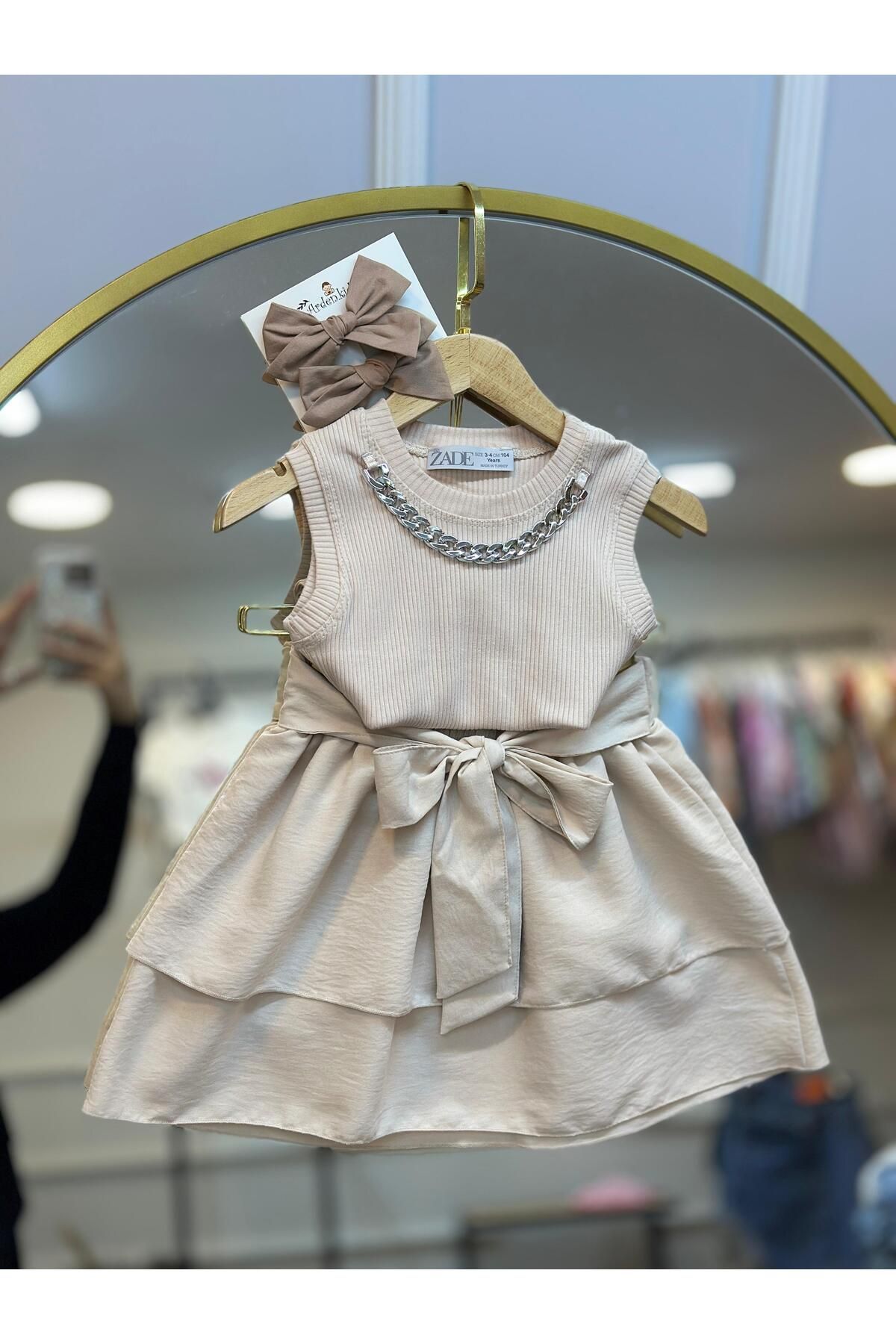ArdenKids Bej Zincir Detaylı Body & Fiyonk Detaylı Etek Takım ( Toka Hediyeli )