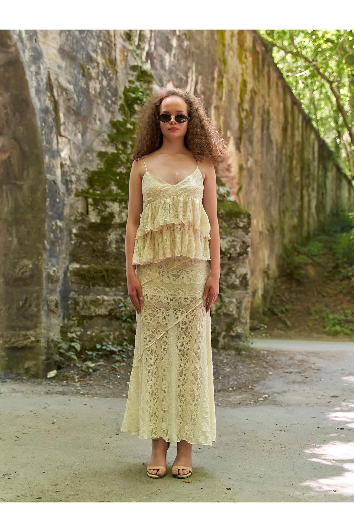 Coral Dantelli Etek Krem