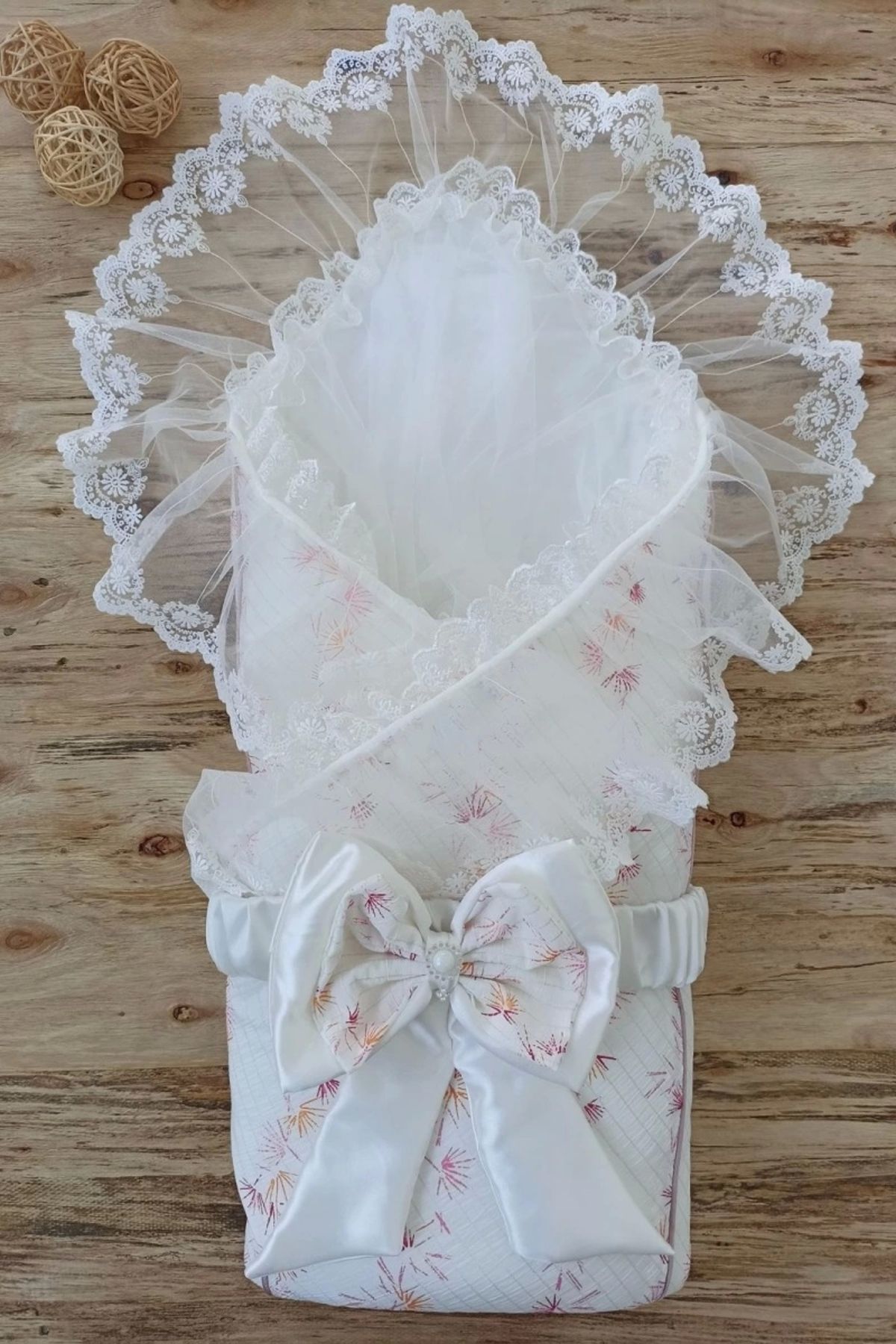 STOREMAX Yenidoğan Hanımeli Desenli Taç Nakışlı Delüks Kundak Bebek Battaniyesi