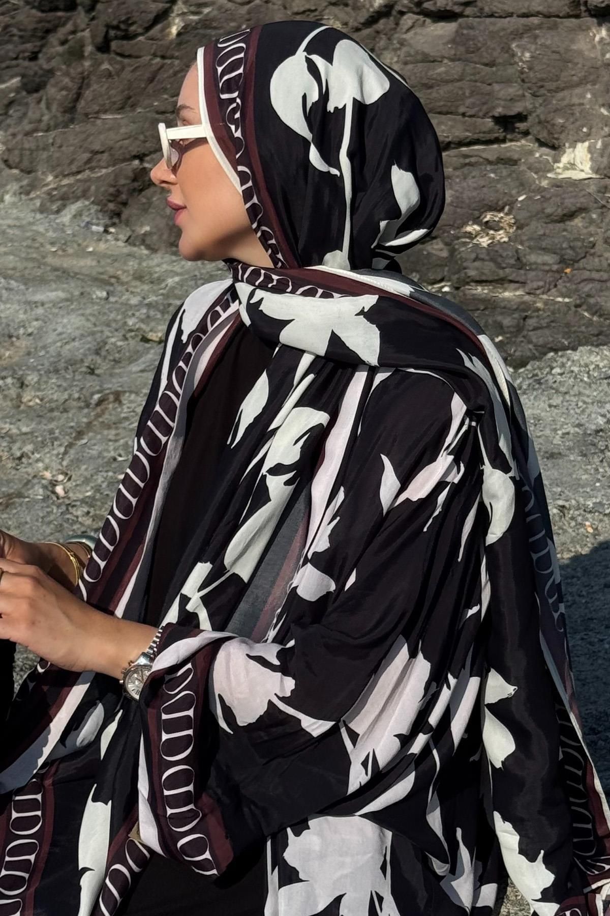 carell Sümeyra Yılmaz'ın Tercihi Azelina Siyah Monogram Floş Şal