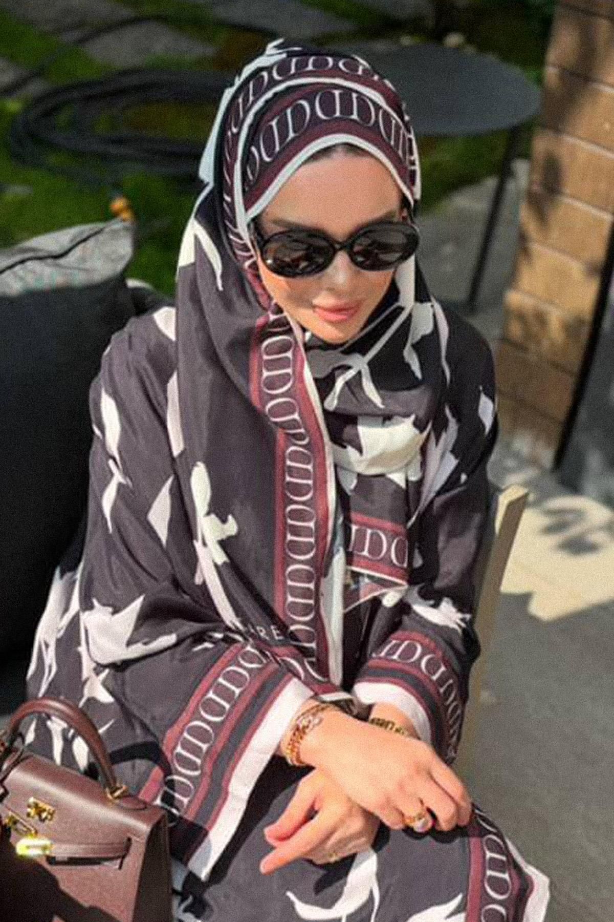 carell ÜmmüGülsüm Elkhatroushi'nin Tercihi Azelina Siyah Monogram Floş Şal