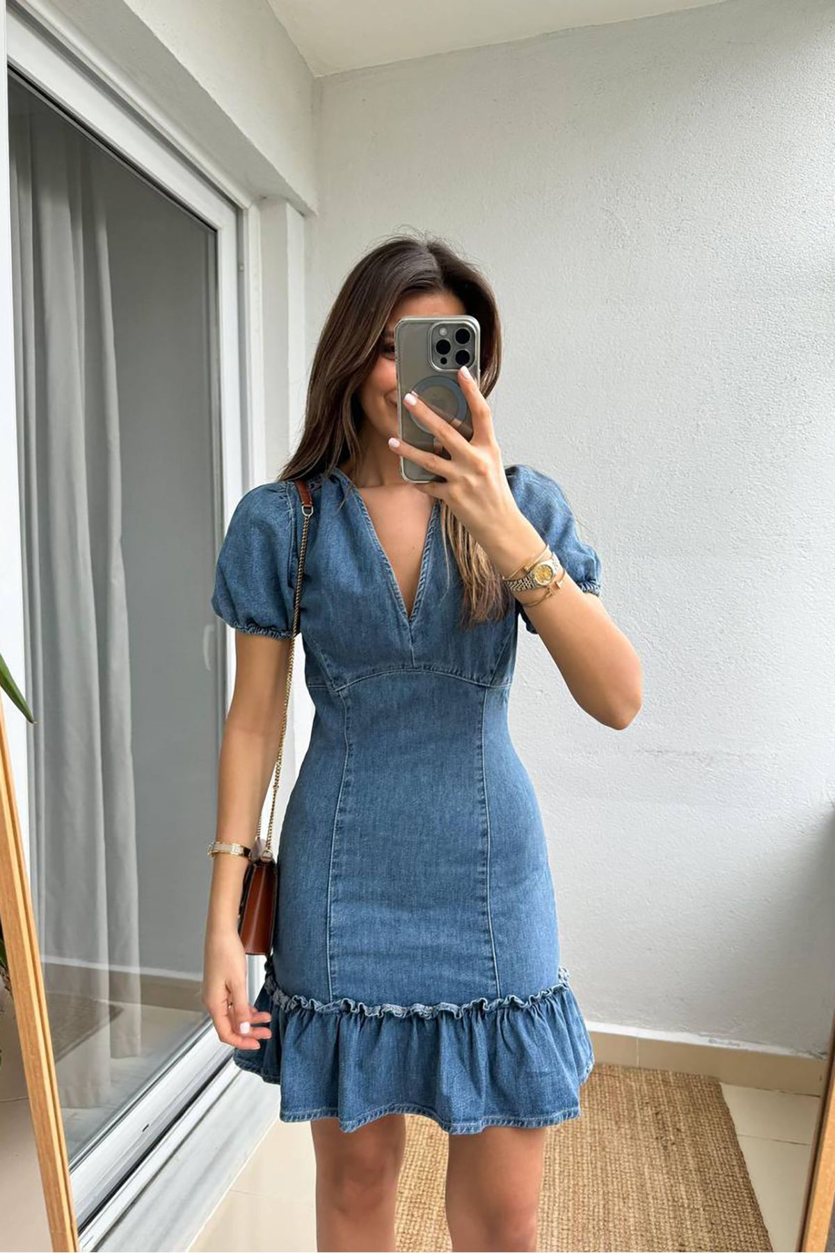 Neşeli Butik kadın volan etekli puf kollu v yaka mini kot elbise NBNP006