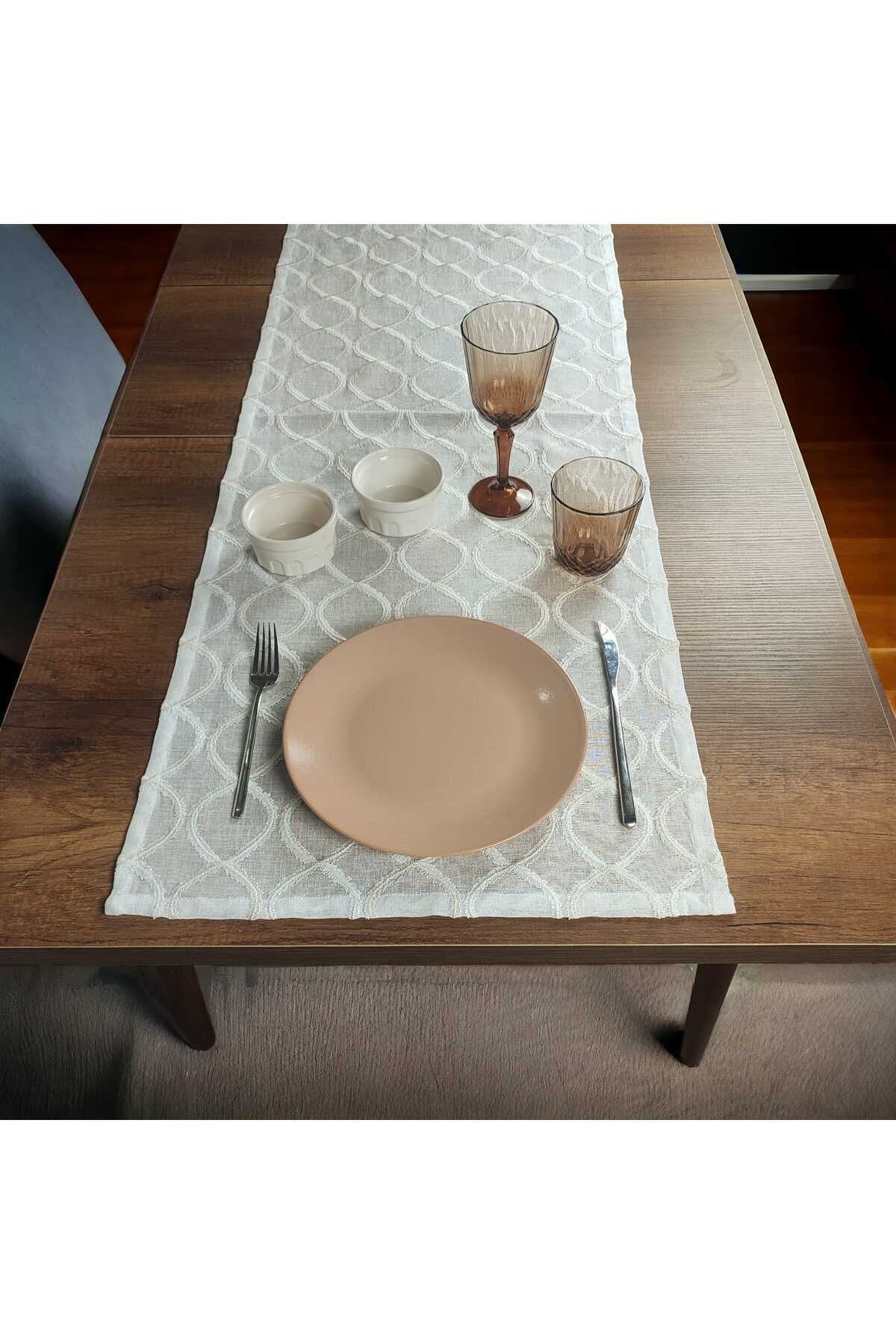 Elioure Ekru nakış desenli polyester pamuk runner, 47x134 cm şık ve zarif tasarım