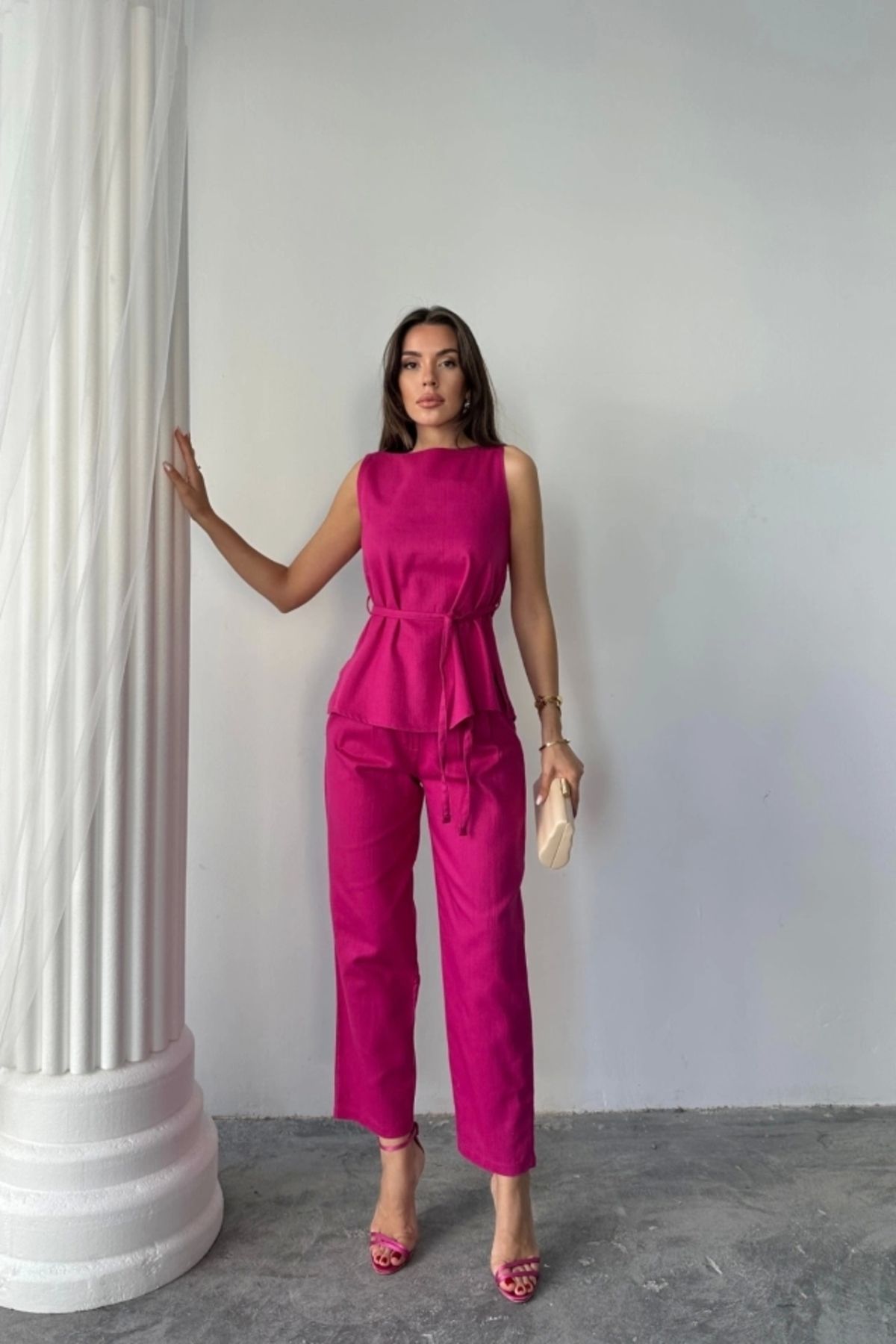 buHillco Fuşya Bisiklet Yaka Kuşak Detaylı Kolsuz Kadın Bluz Pantolon Takım