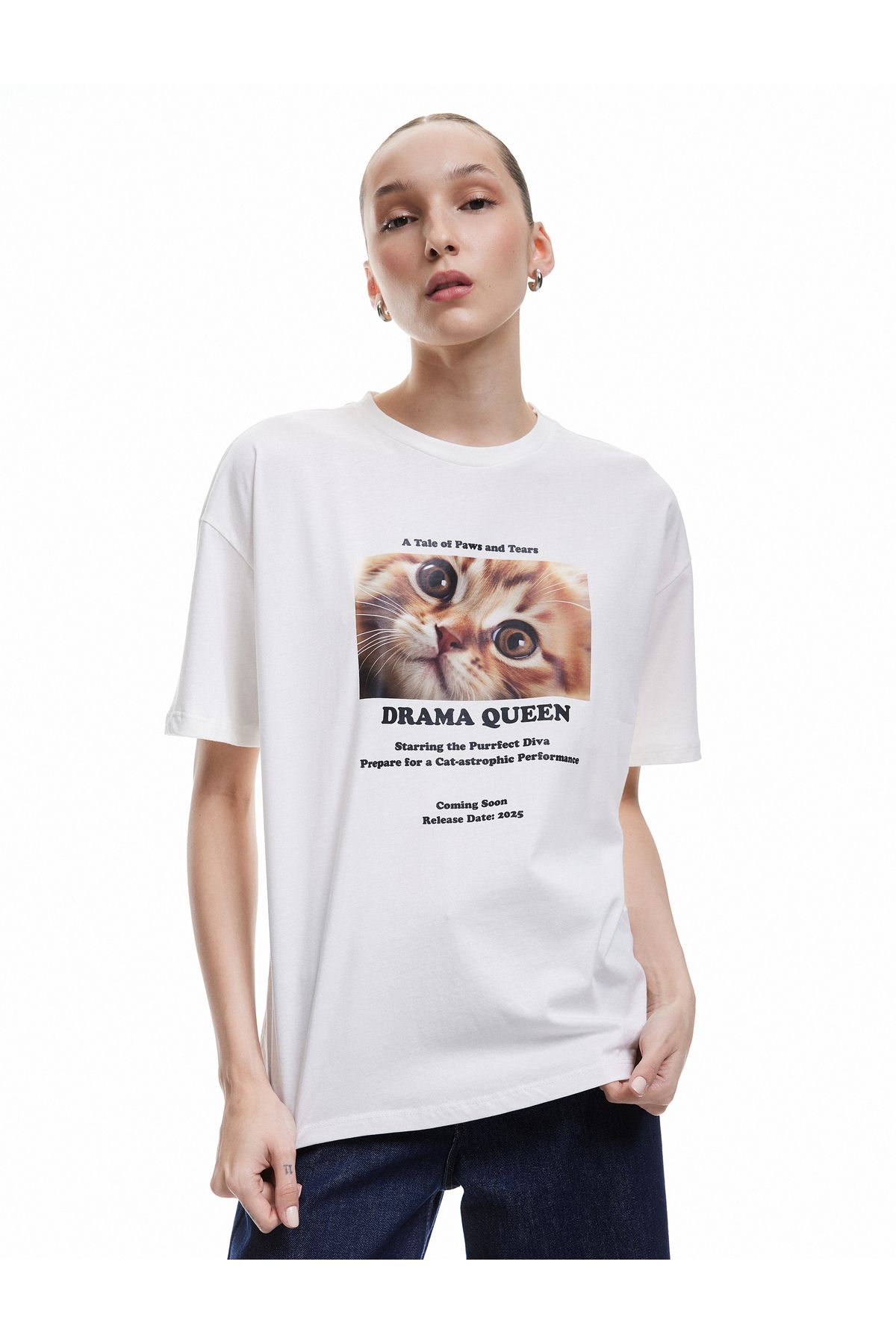 Koton Yeni Sezon Kısa Kollu Bisiklet Yaka Pamuklu Kedi Baskılı Oversize Tişört