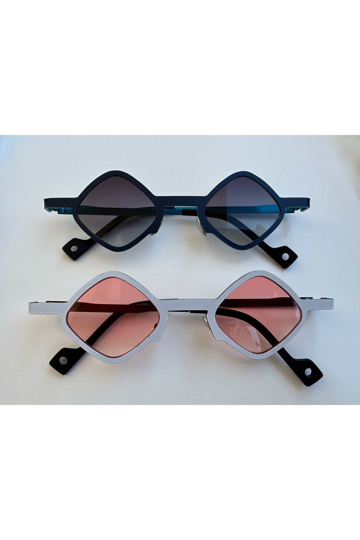 shop “Modern Retro Beyaz Gözlük | UV400 Koruma | Unisex Yaz Modası”