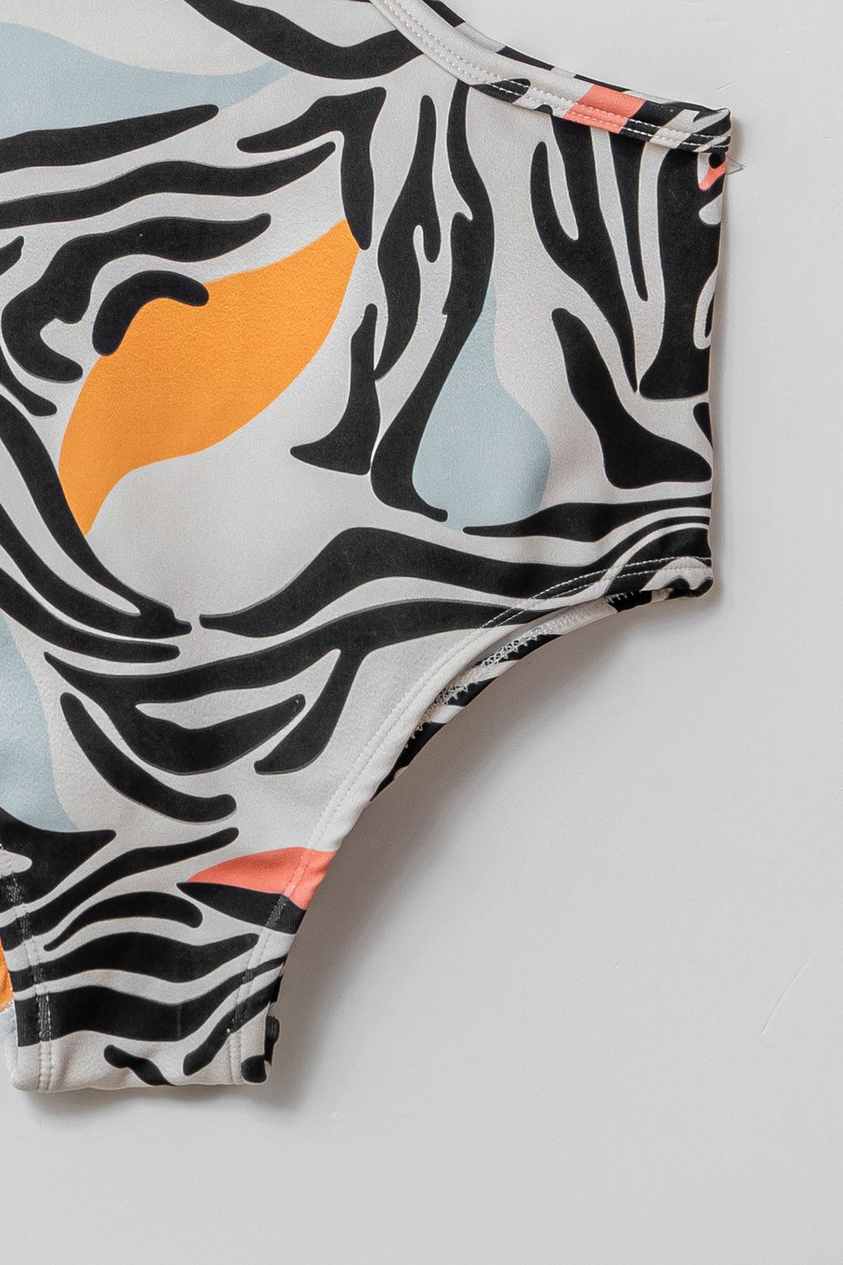 Beniizle-Patterned Ruffle Detailed Girl's Swimsuit 3