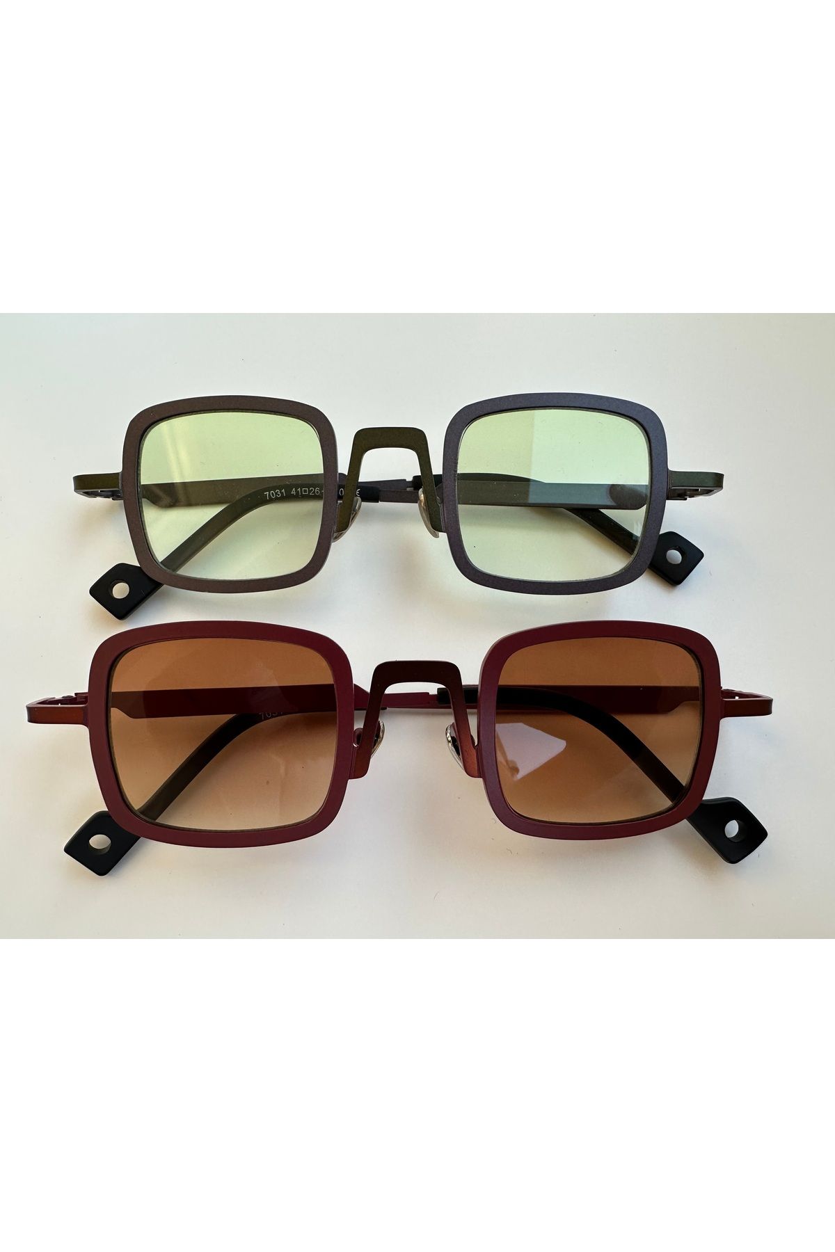 shop “Modern Retro siyah ve bordo Gözlük | UV400 Koruma | Unisex Yaz Modası”