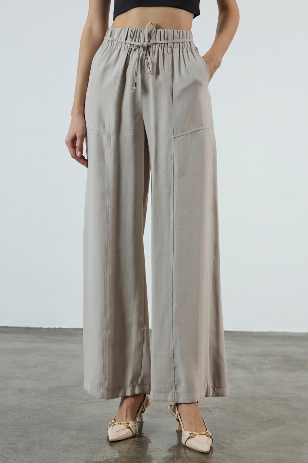 Trendyolmilla  Bej Beli Lastikli Wide Leg/Geniş Paça Pantolon TWOSS25PL00123 - Görsel 3