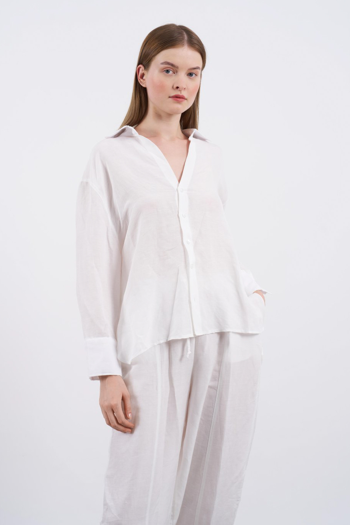 Trendyolmilla  Beyaz Gömlek Ve Beli Lastikli Pantolon Keten Görünümlü Dokuma Alt - Üst Takım TWOSS25AU00120 - Görsel 4