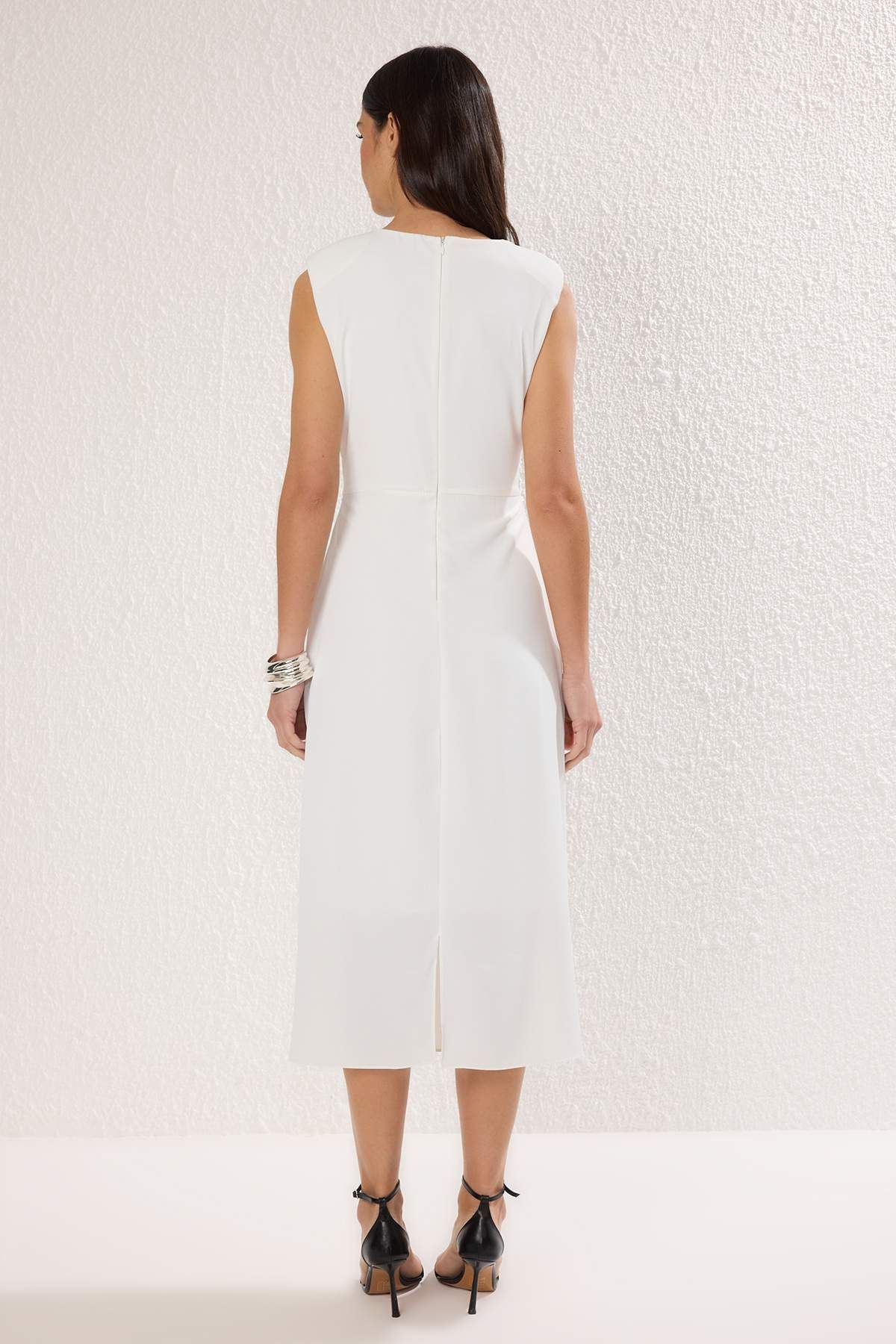 Trendyol Collection-Λευκό ίσιο φόρεμα με επένδυση Midi TWOSS25EL00204 4